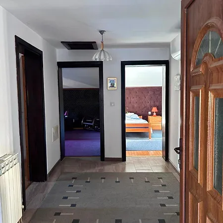 דירה Stari טראווניק
